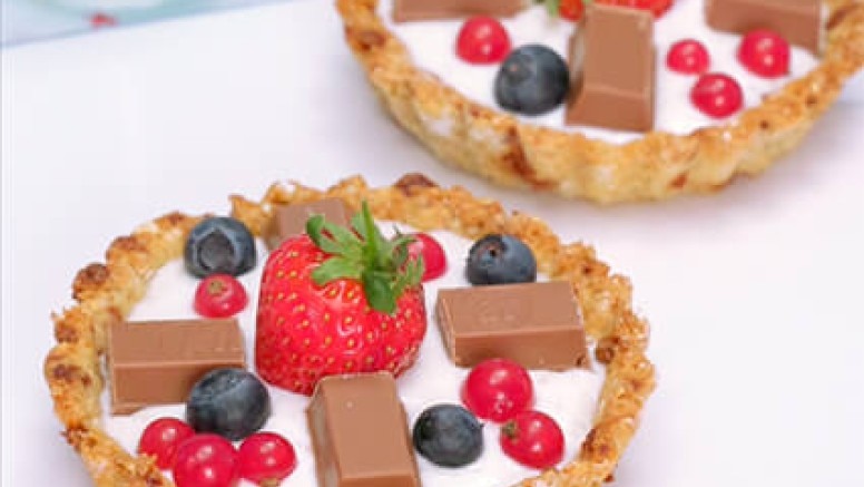 kitkat fruit tartlets